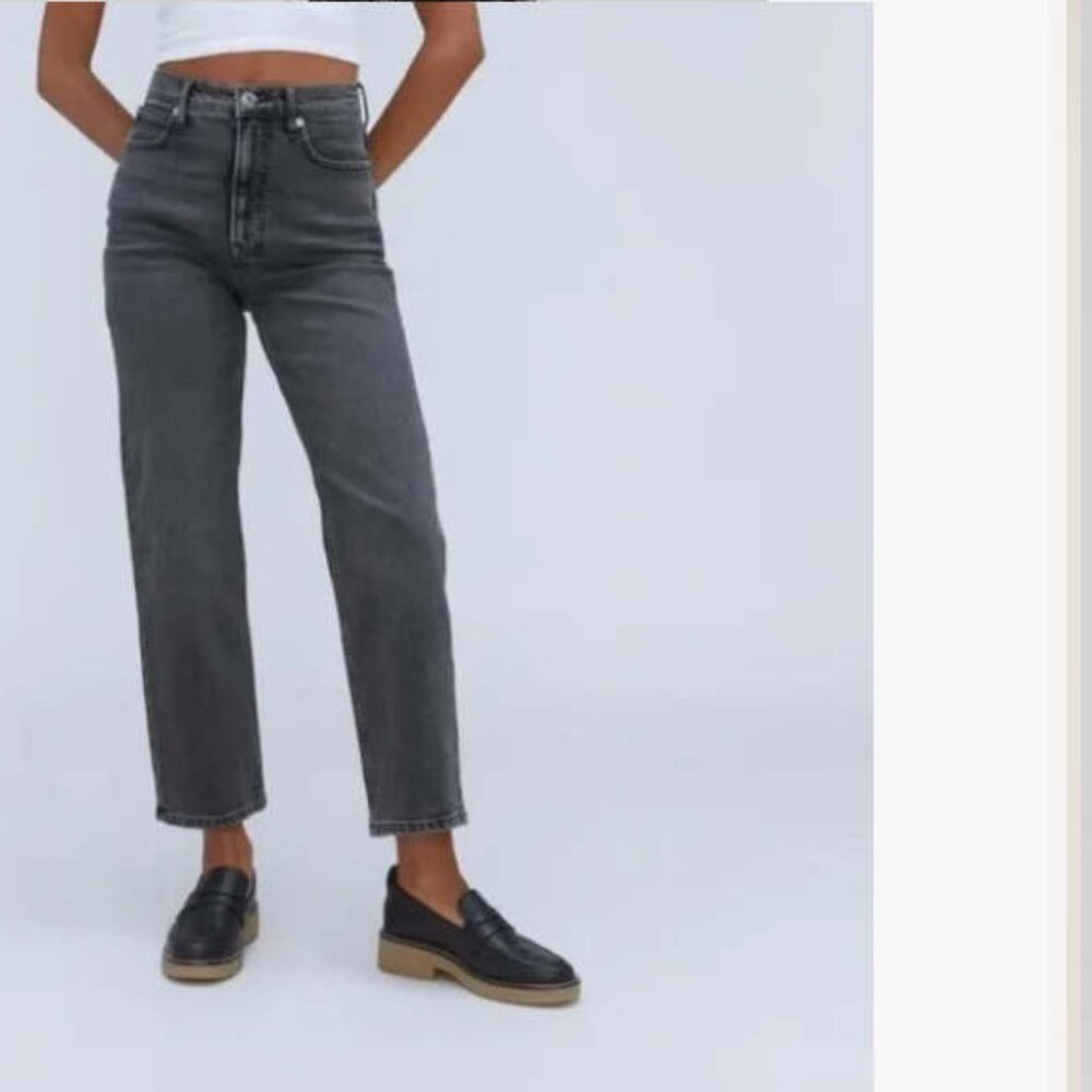 Everlane High-Rise Straight Crop Jeans in Washed Black